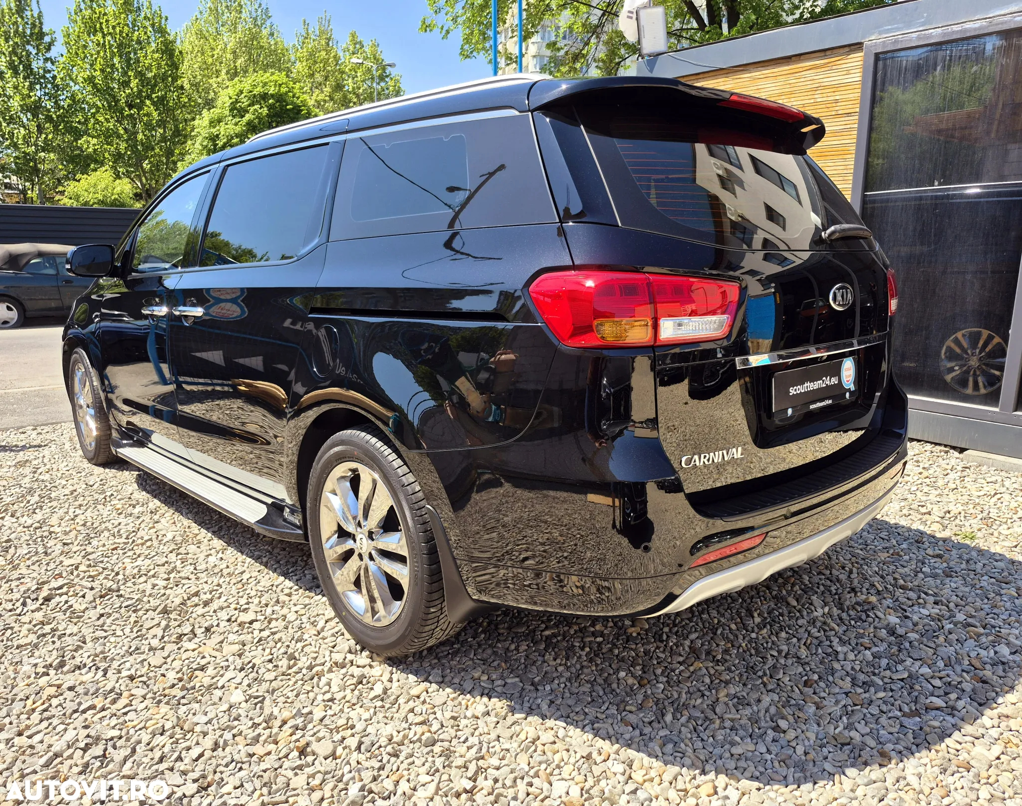 Kia Carnival - 3