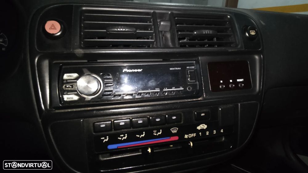 Honda Civic 1.4i S - 4