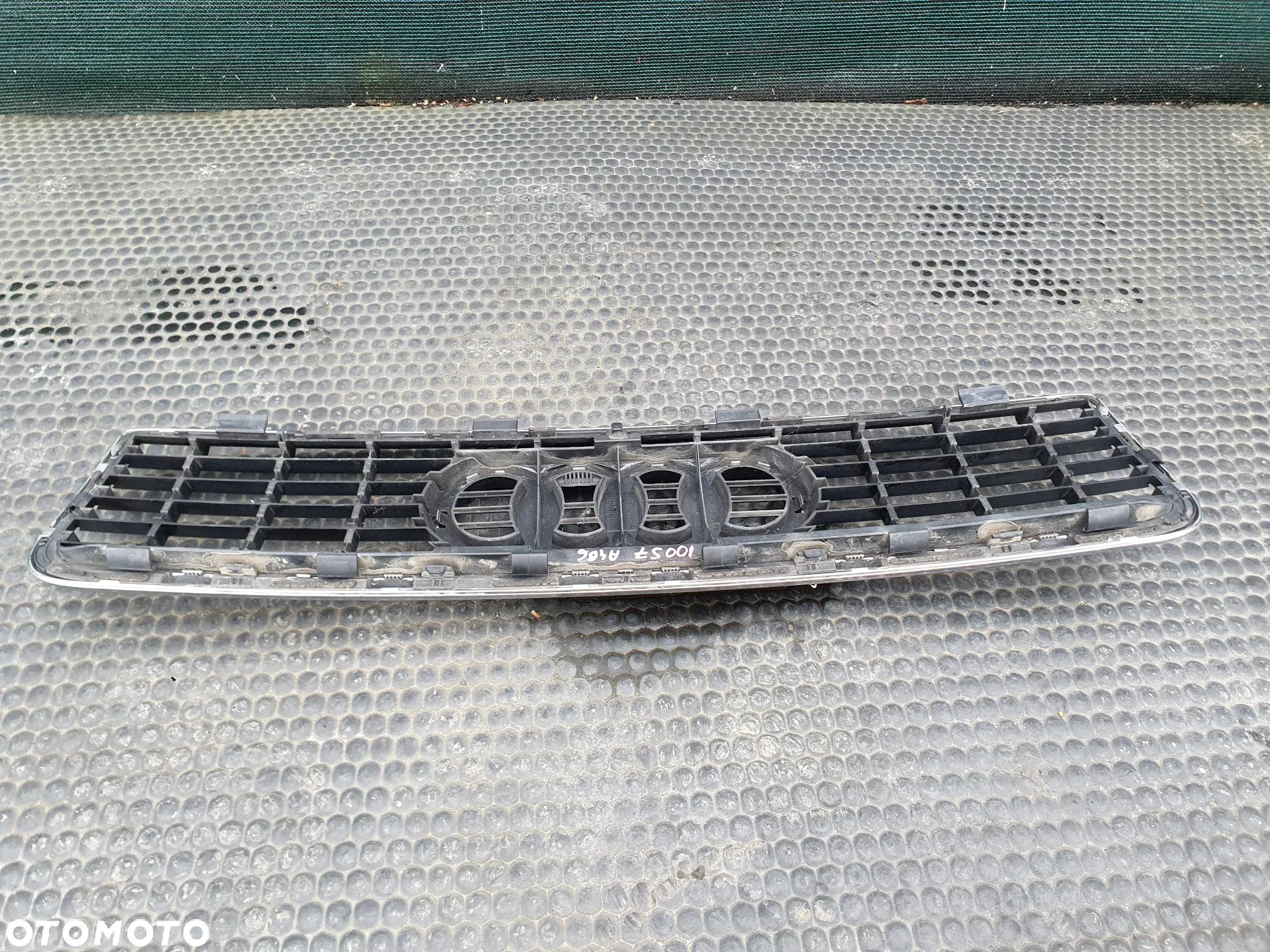 Atrapka 8E0853651F Atrapa Gril Maski Chrom Ramka Emblemat Znaczek Audi A4 B6 - 14