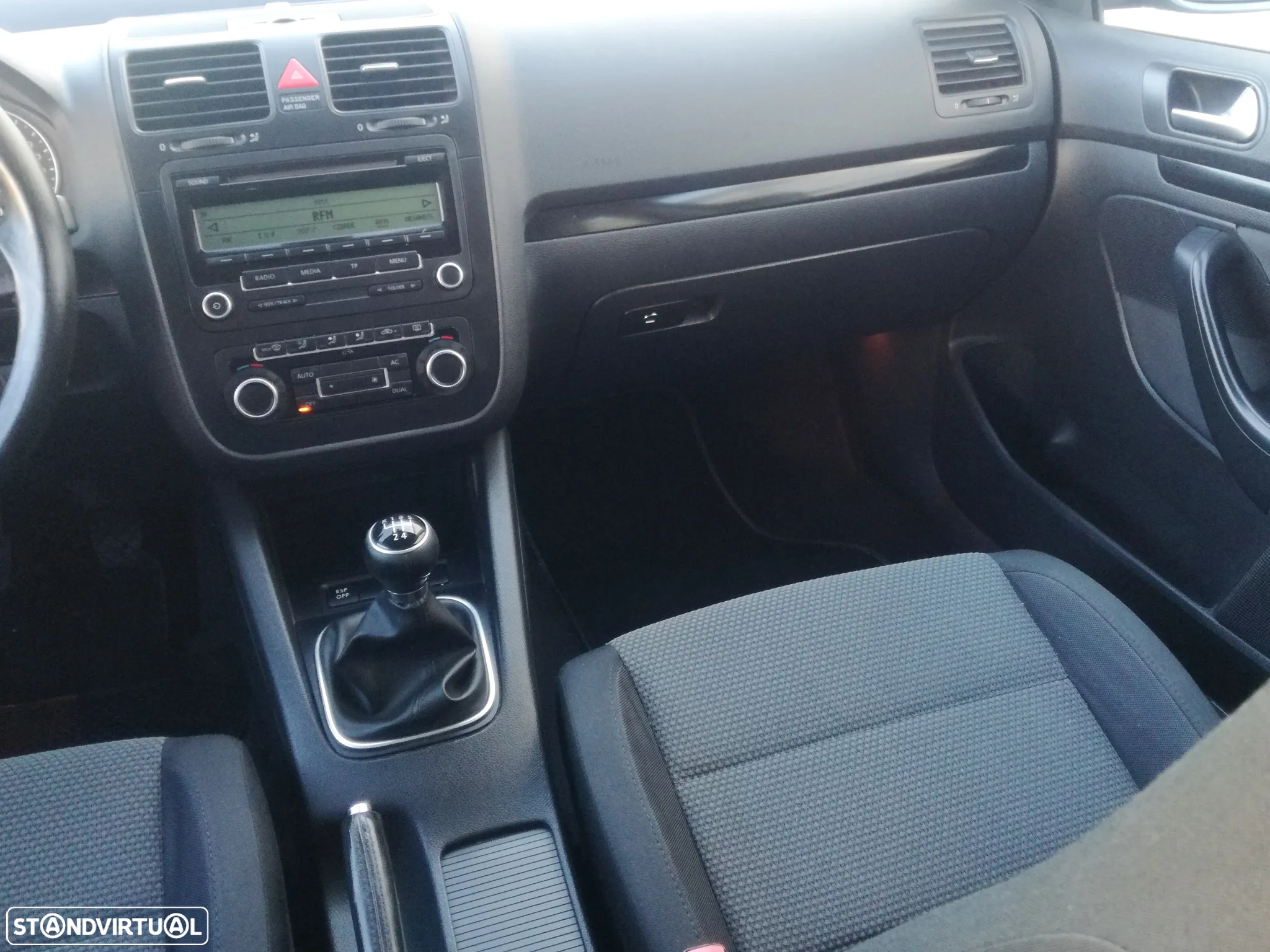 VW Jetta 1.6 TDi Confortline - 14