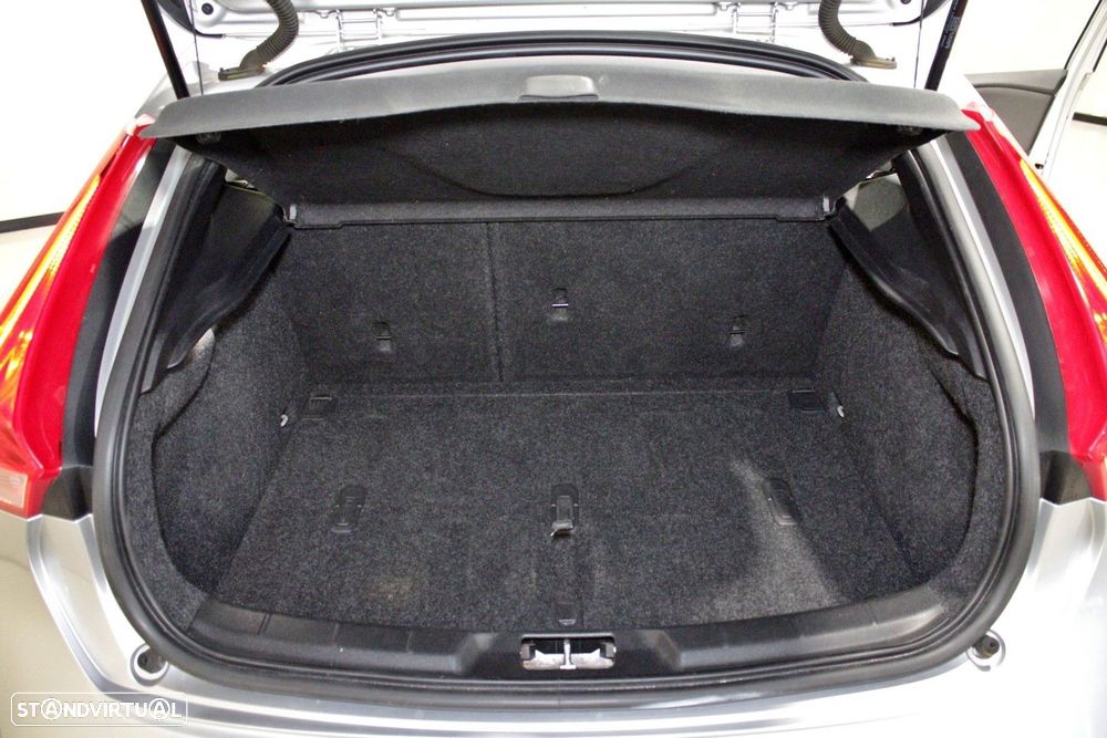 Volvo V40 Cross Country 2.0 D2 Kinetic Geartronic - 17