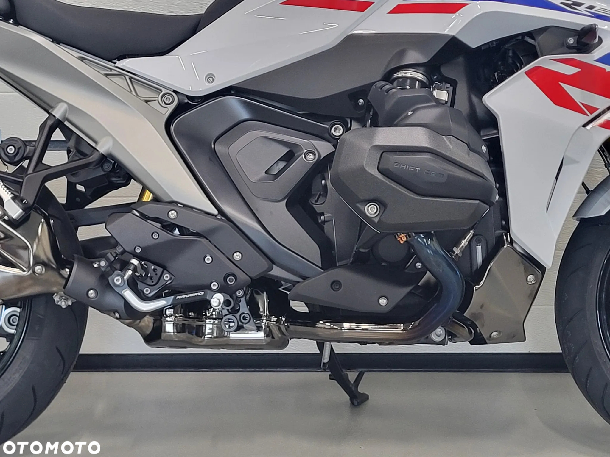 BMW R - 8