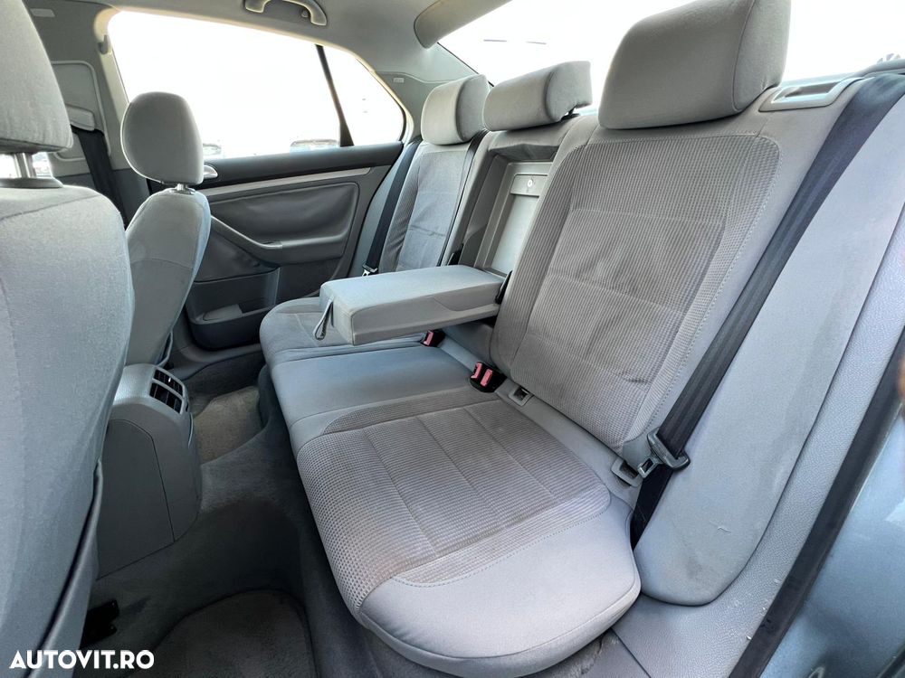 Volkswagen Jetta 1.6 Comfortline - 14