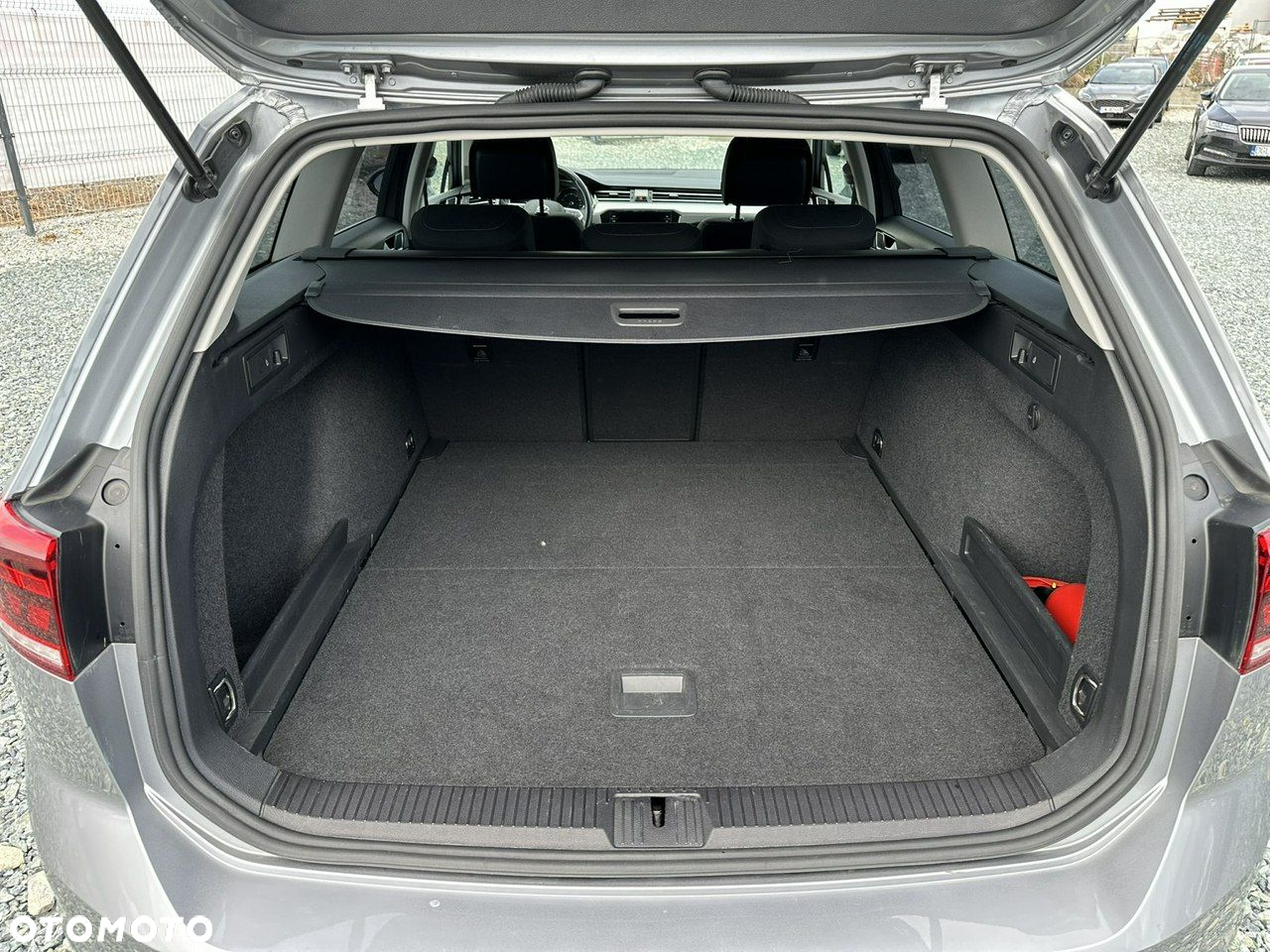 Volkswagen Passat 2.0 TDI EVO Business - 24