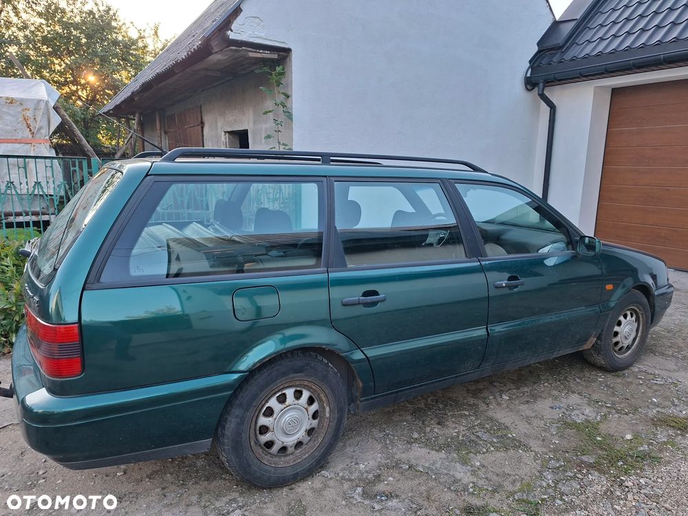 Volkswagen Passat 1.6 CL - 12
