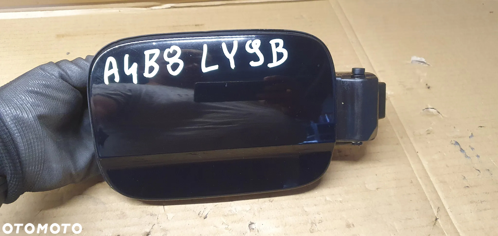 Klapka wlewu paliwa Audi A4 B8 LY9B 8K0809999D - 2