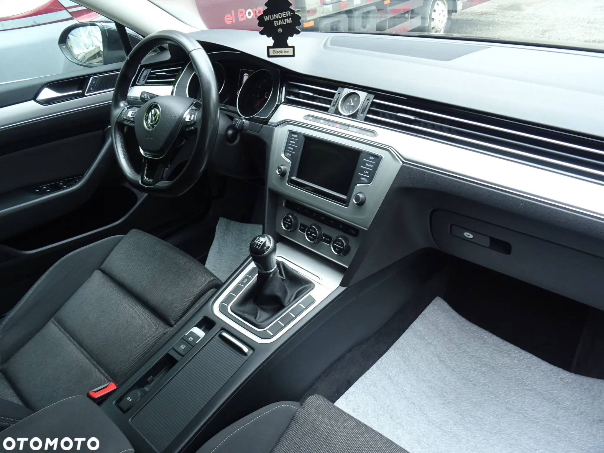 Volkswagen Passat Variant 1.6 TDI (BlueMotion Technology) Trendline - 11