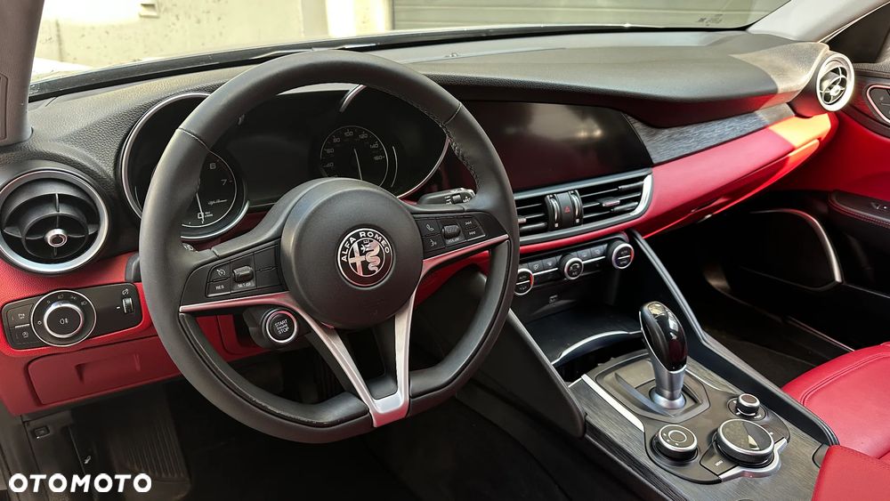 Alfa Romeo Giulia 2.0 Turbo 16V AT8-Q4 Veloce Ti - 12