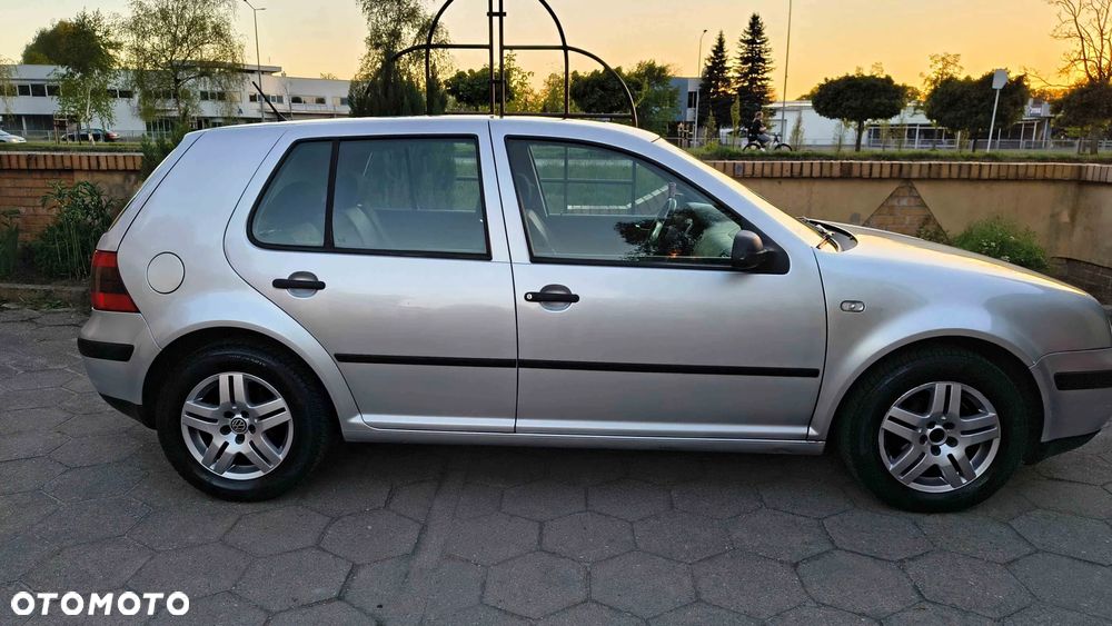 Volkswagen Golf - 1
