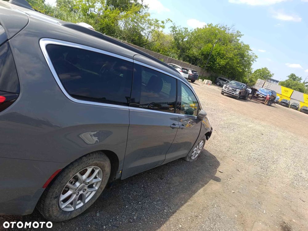 Chrysler Pacifica - 23