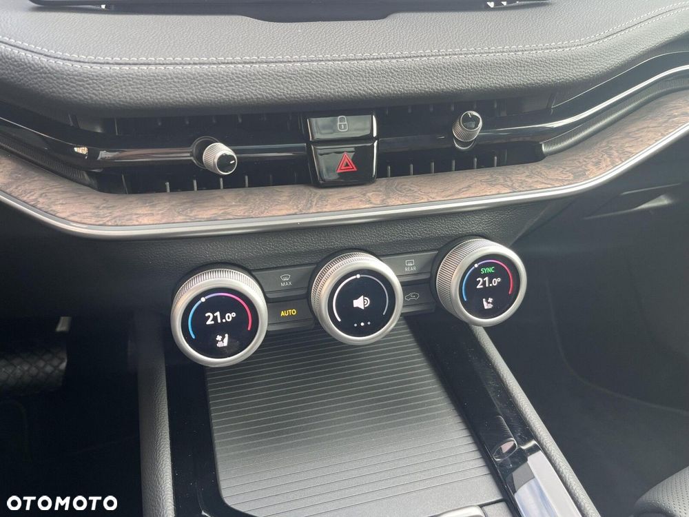 Skoda Superb 1.5 TSI L&K DSG - 22