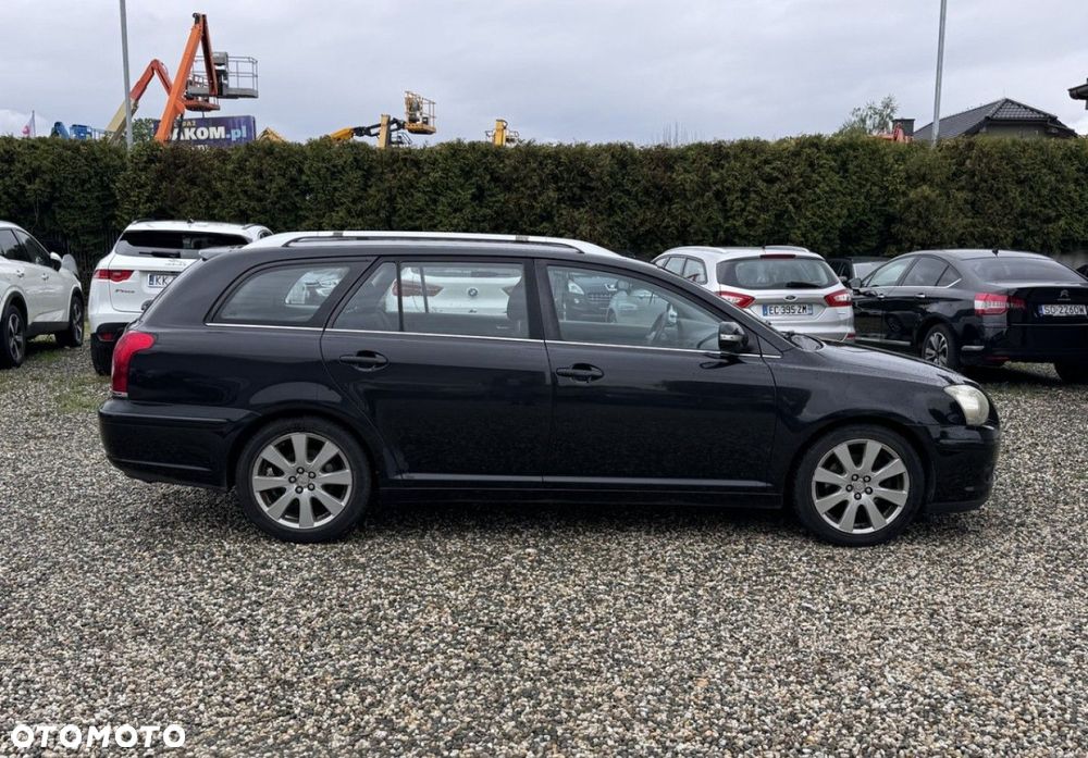 Toyota Avensis - 8