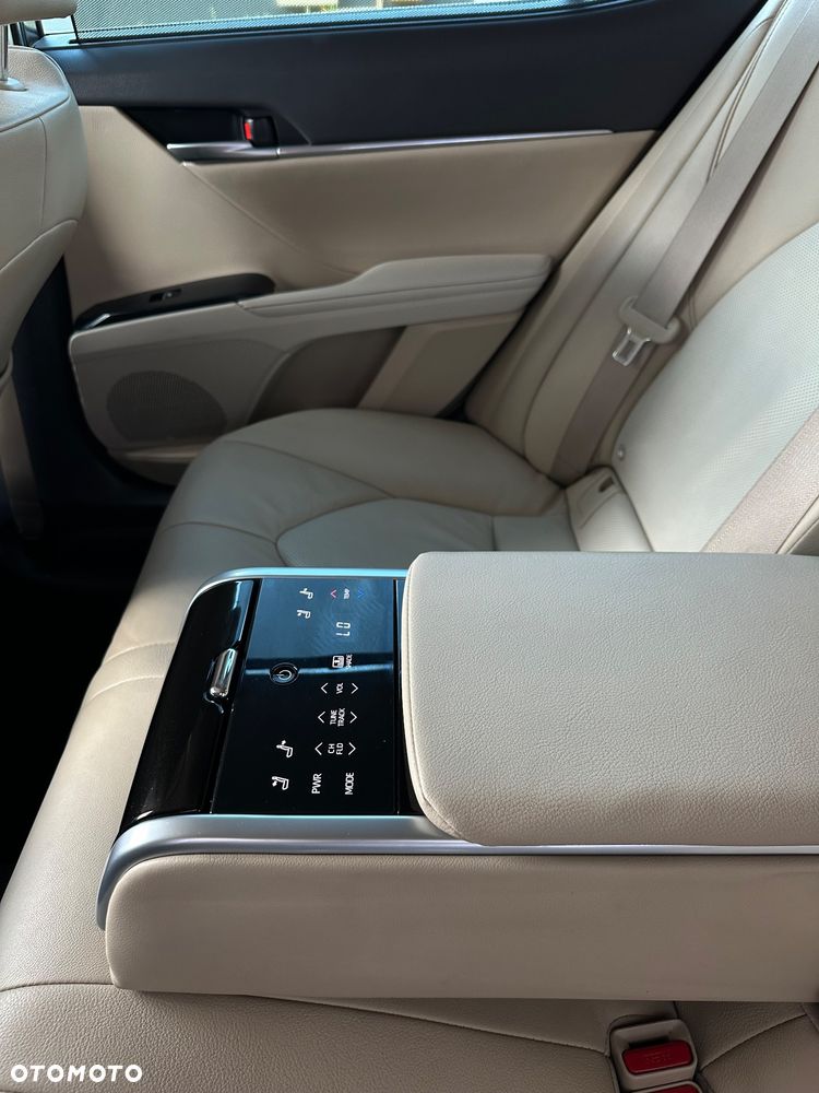 Toyota Camry 2.5 Hybrid Executive CVT - 11