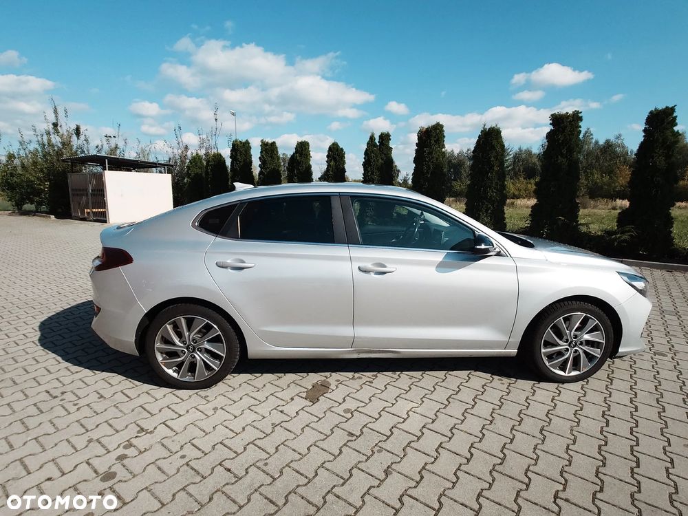 Hyundai i30 Fastback 1.6 CRDI Premium - 4