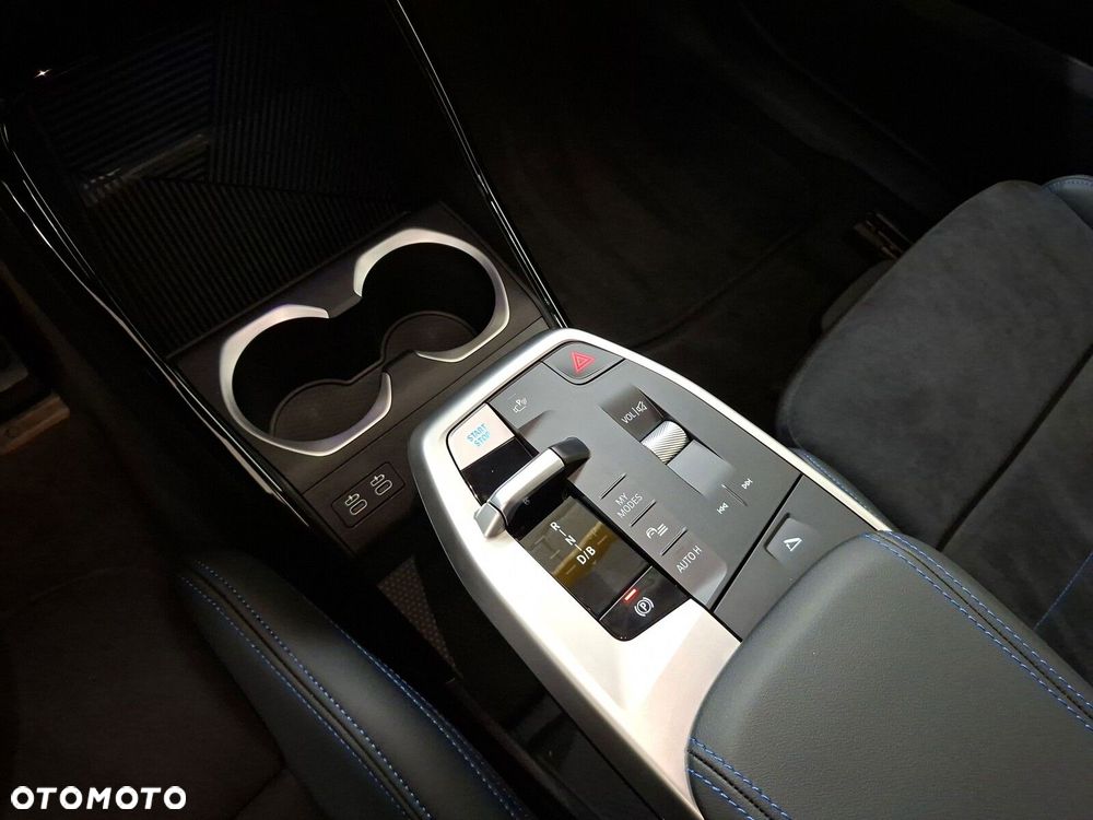 BMW iX2 eDrive20 66.5kWh M Sport Edition - 17