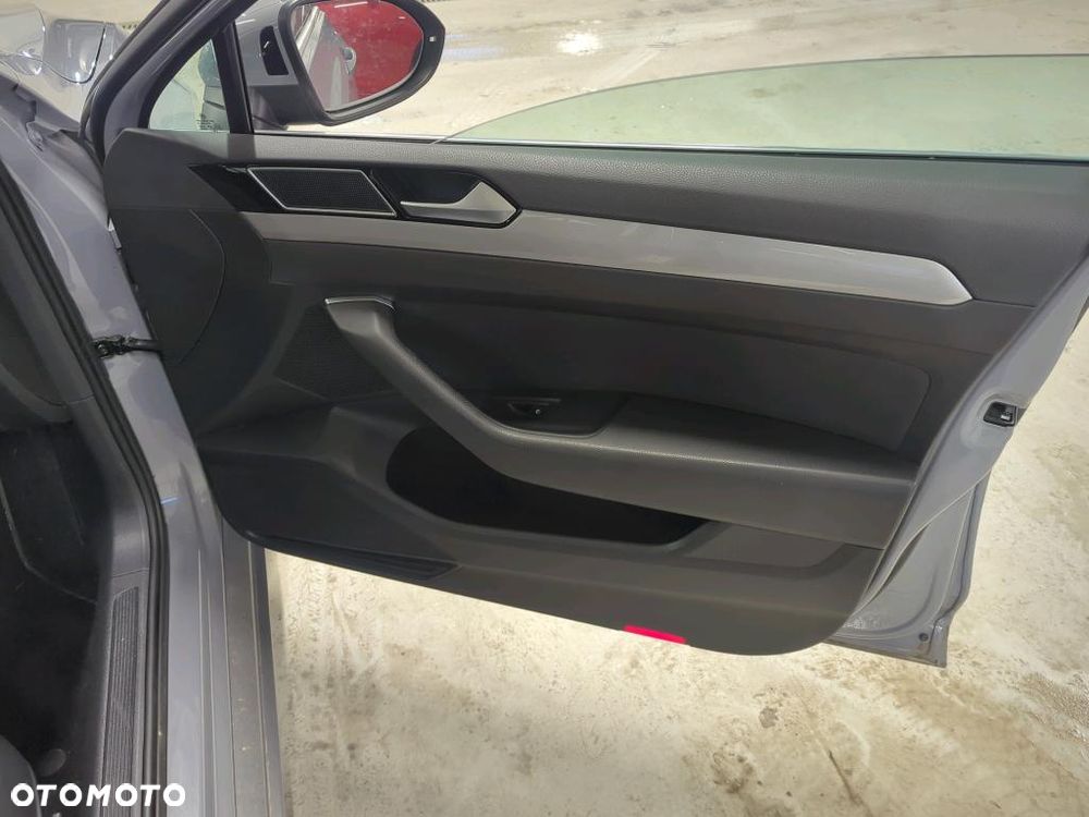 Volkswagen Passat 2.0 TDI EVO Business - 18
