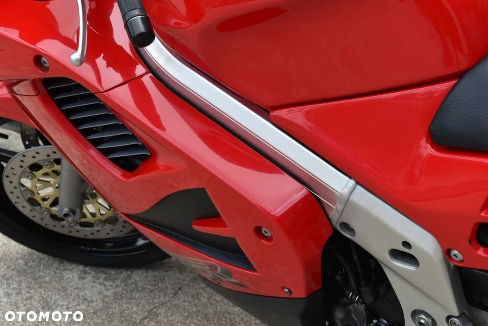 Honda VFR - 19