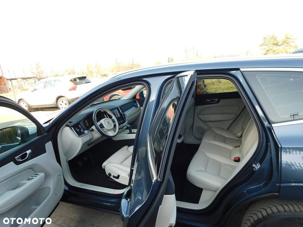 Volvo XC 60 D3 Momentum Pro - 11