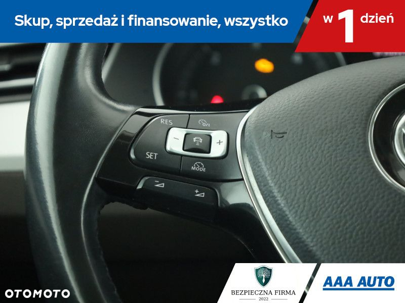 Volkswagen Passat - 17