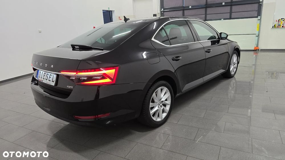 Skoda Superb 2.0 TDI SCR 4x4 Sportline DSG - 3