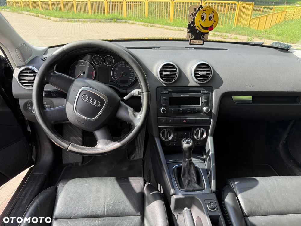 Audi A3 Sportback 1.6 TDI DPF Ambiente - 9