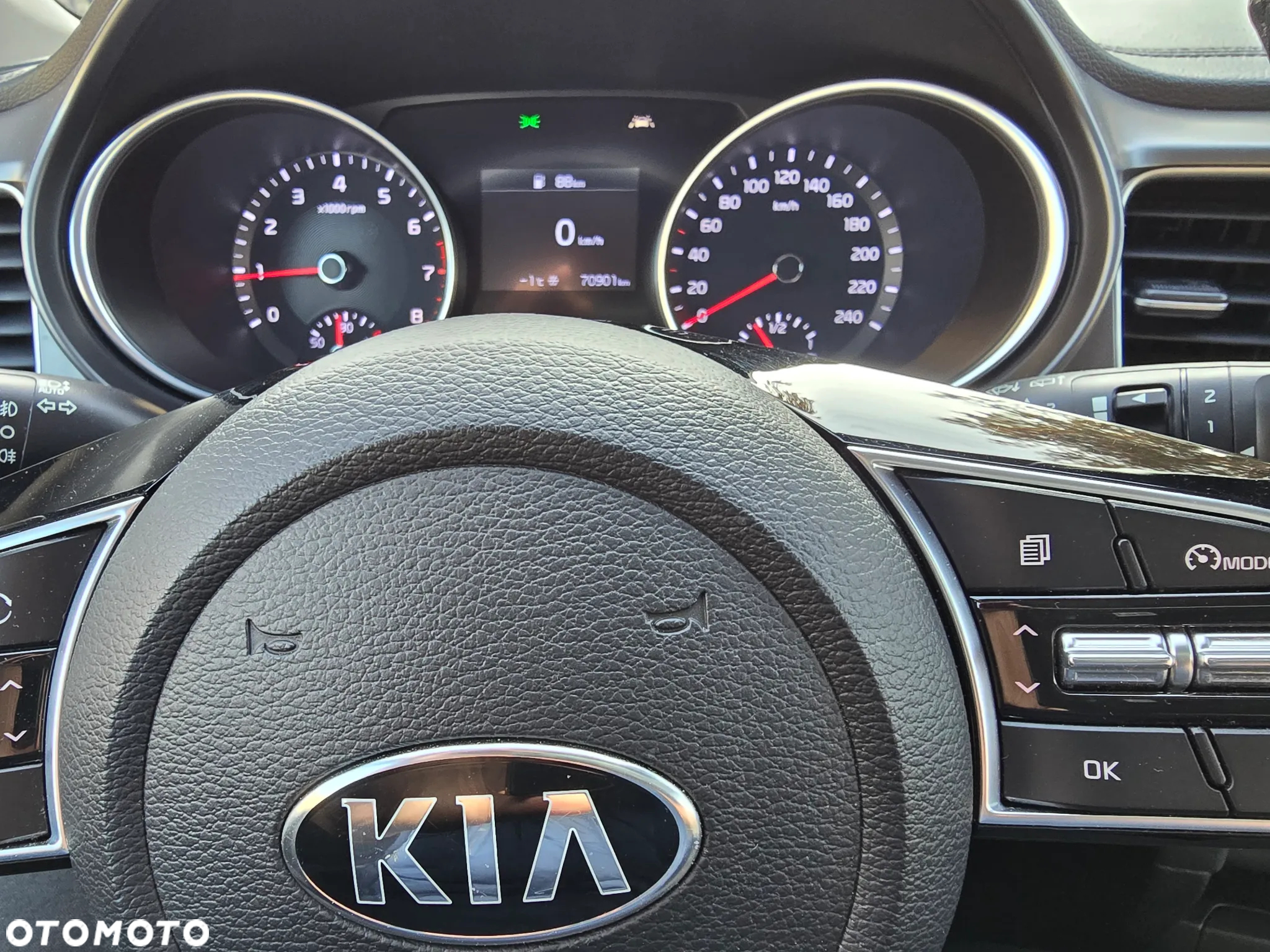 Kia Ceed - 8