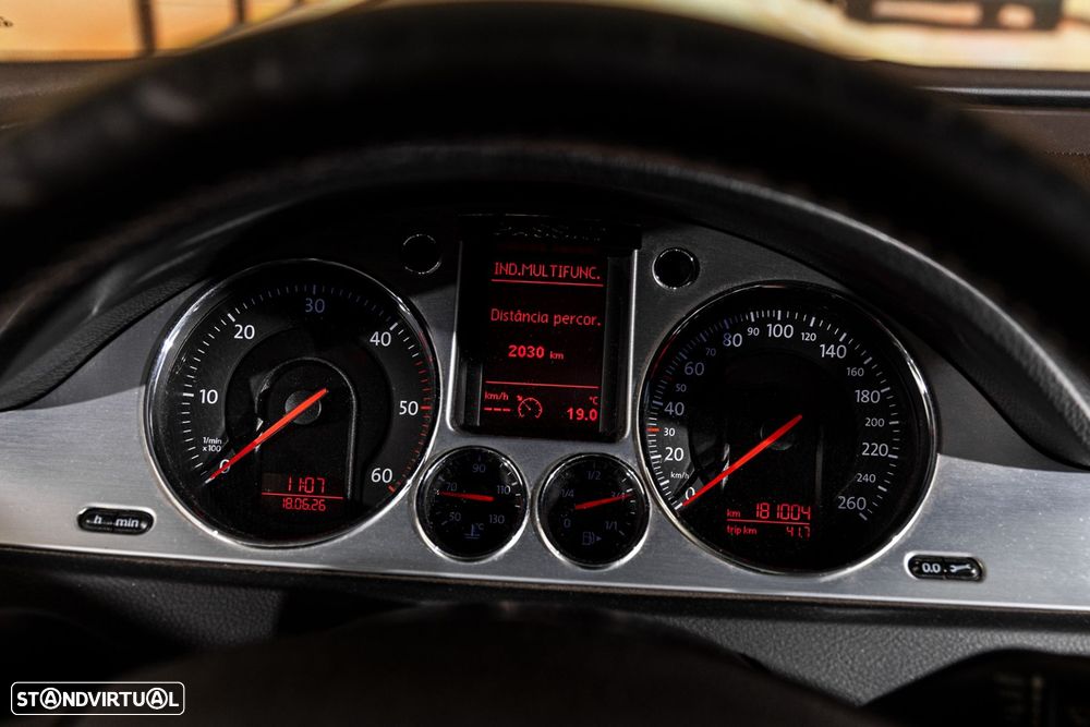 VW Passat Variant 2.0 TDI Highline - 12