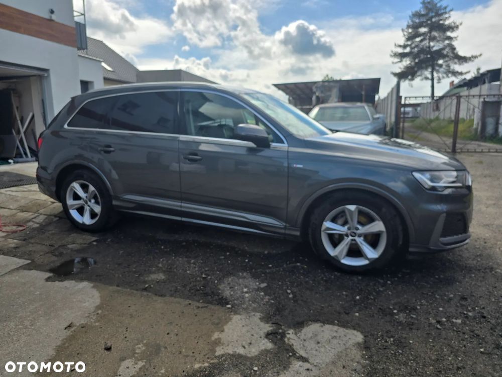 Audi Q7 2021 photo 2