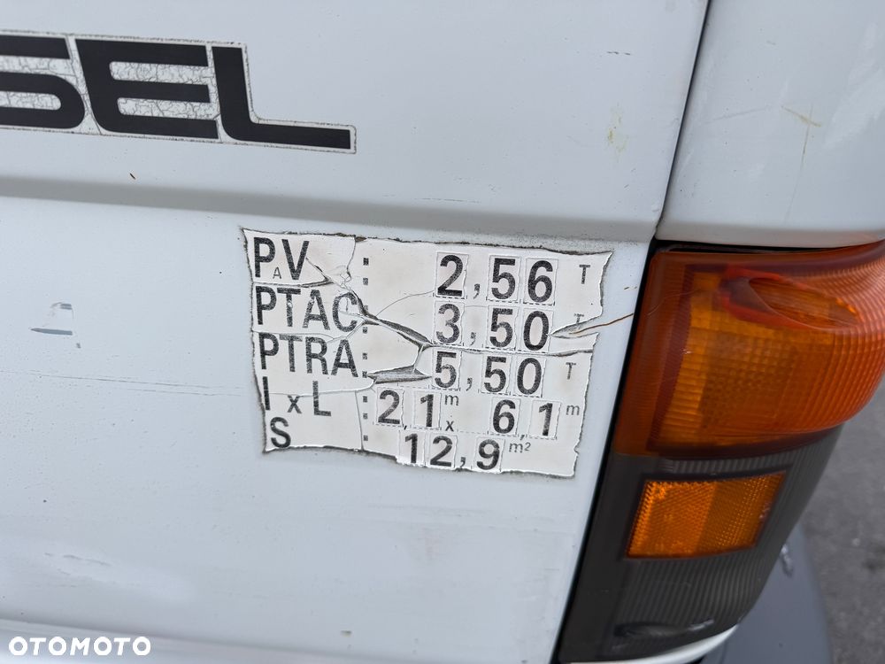 Isuzu NPR - 16