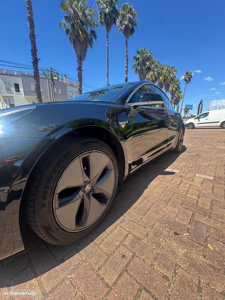 Tesla Model 3 - 4