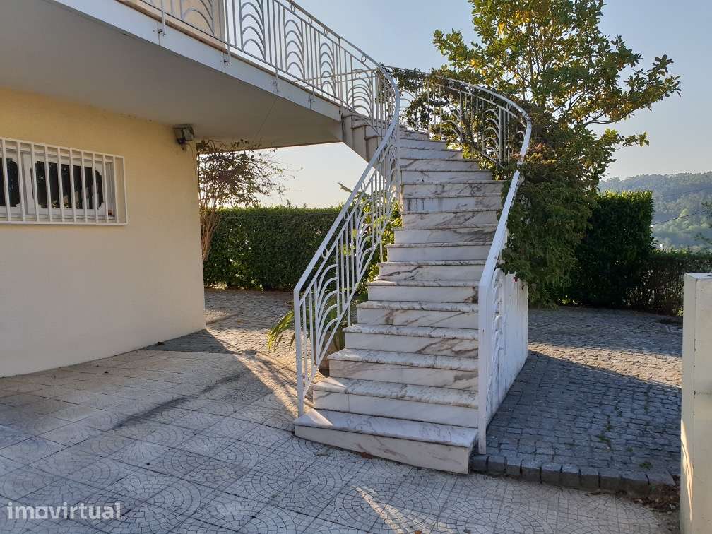 Moradia T4 em Arentim, Braga · 300 m² · terreno 1.000 m² · vista - Grande imagem: 5/23