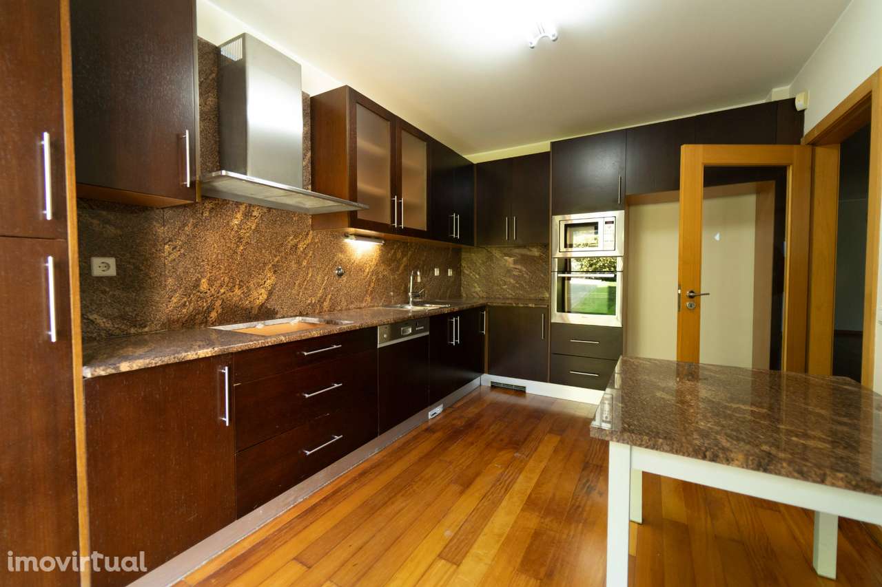 Moradia, 326 m², Serzedo e Perosinho - Grande imagem: 3/39