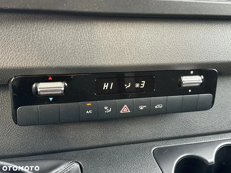 Mercedes-Benz Sprinter - 20