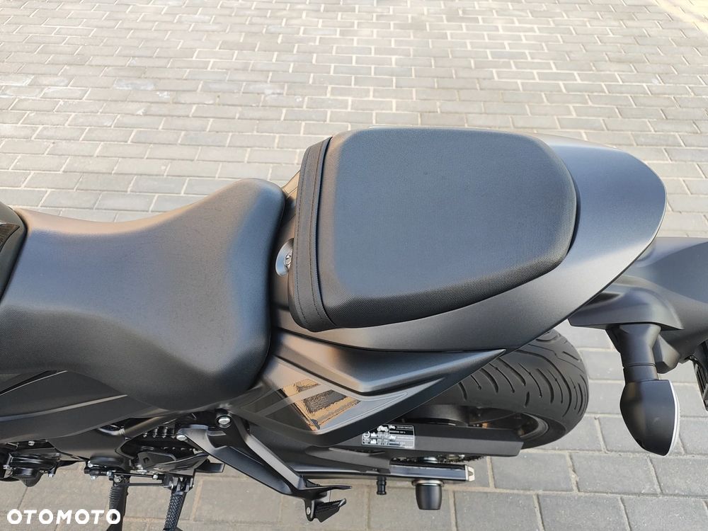 Suzuki GSX - 33
