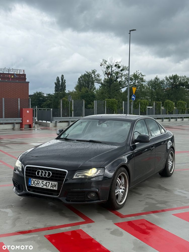 Audi A4 Limousine - 1