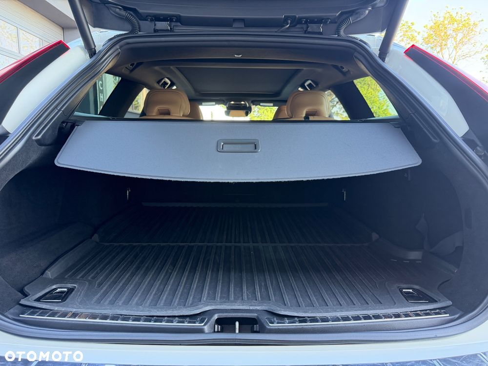 Volvo V90 Cross Country - 22