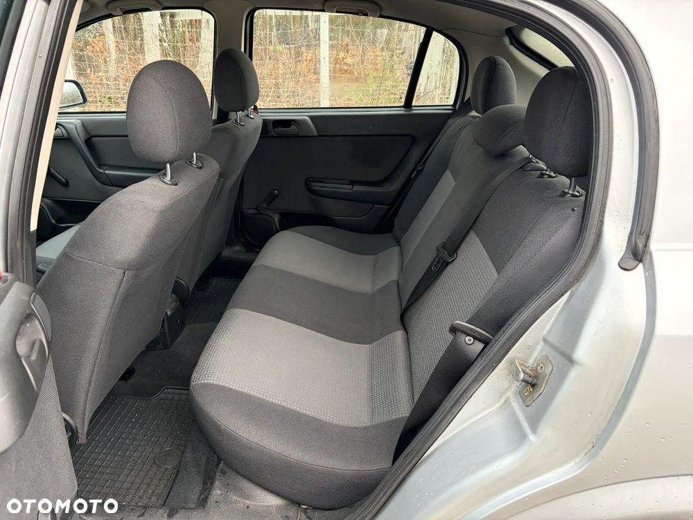 Ford Focus 1.6 Ambiente EU5 - 11