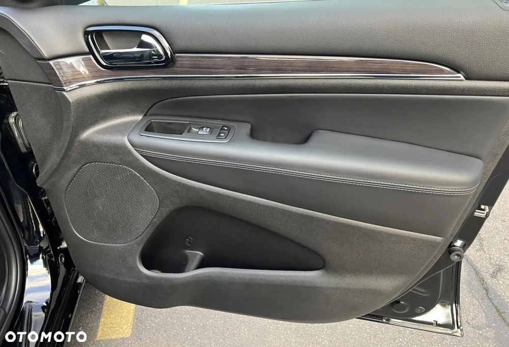 Jeep Grand Cherokee - 14