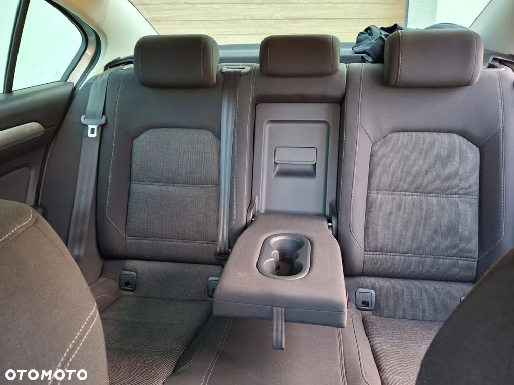 Volkswagen Passat - 10