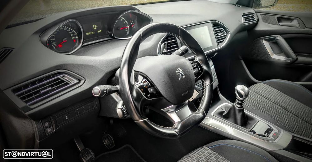 Peugeot 308 1.2 PureTech Allure Pack - 17