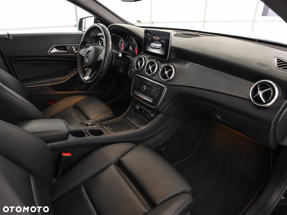 Mercedes-Benz CLA 250 4-Matic - 12