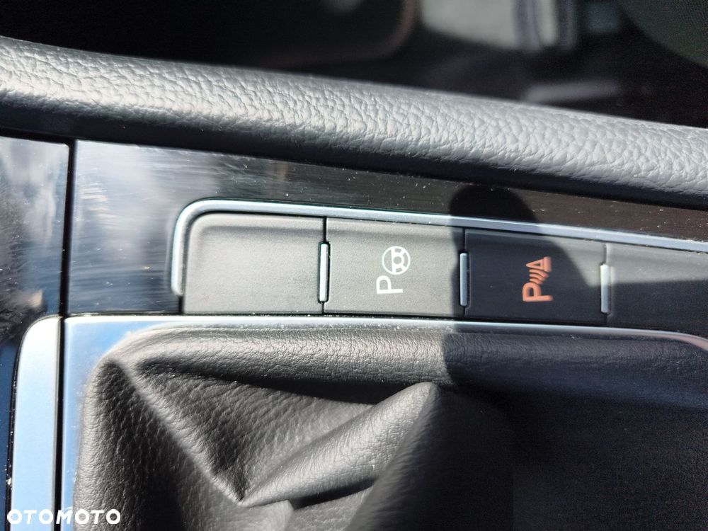 Volkswagen Golf - 24