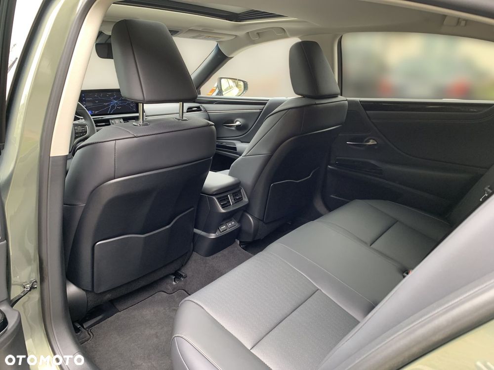Lexus ES 300h Business Edition - 12