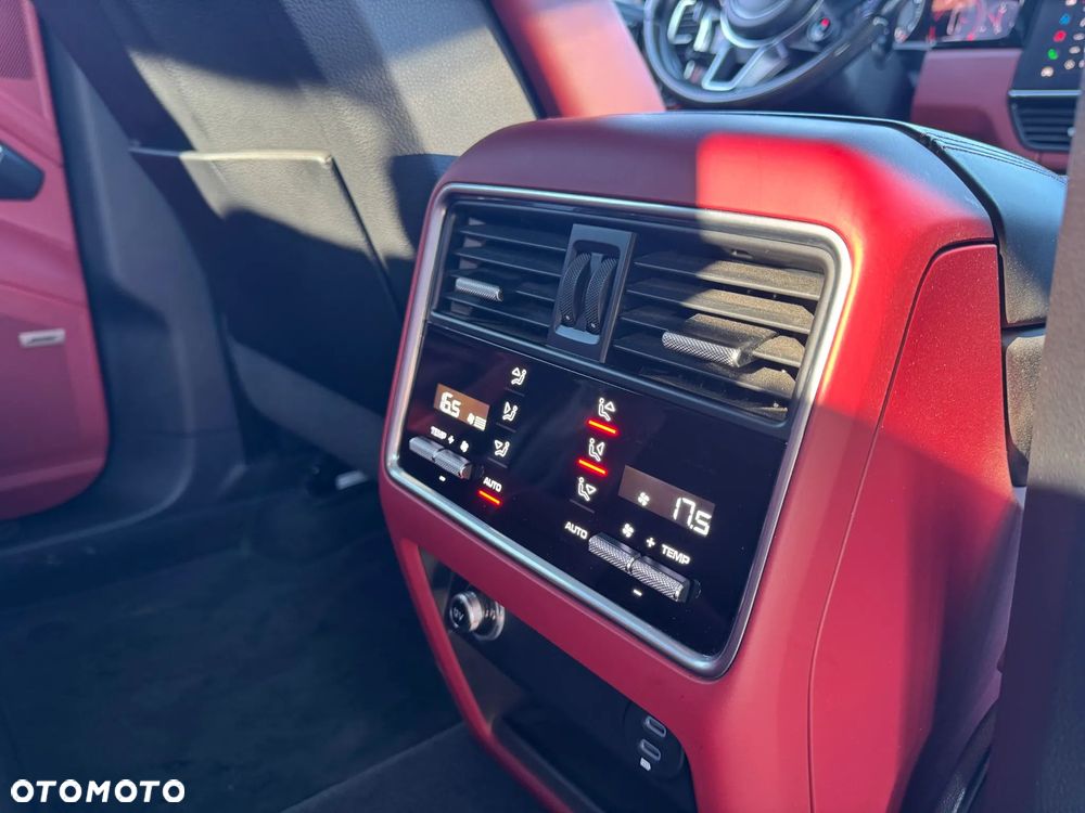 Porsche Cayenne Coupe GTS - 17