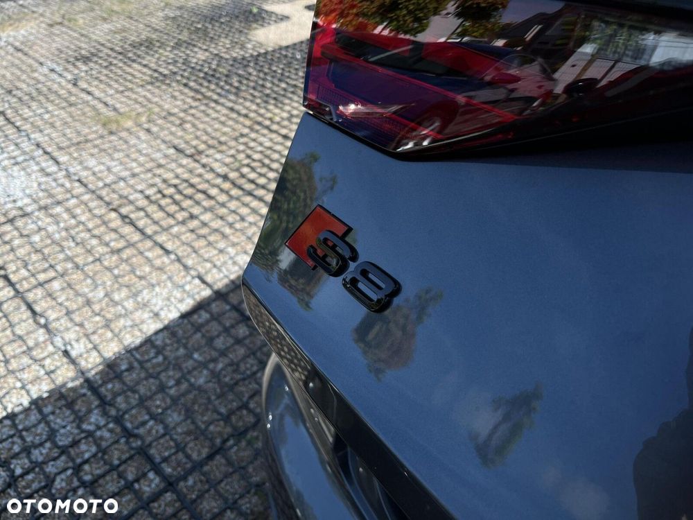 Audi S8 - 11