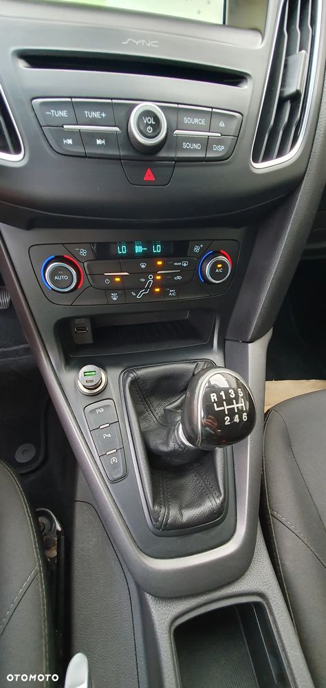 Ford Focus 1.0 EcoBoost Titanium - 12