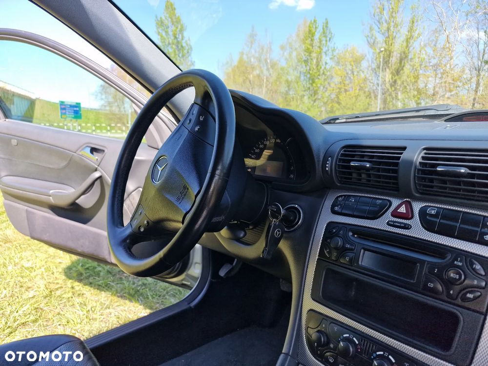 Mercedes-Benz Klasa C 180 Kompressor Sportcoupe - 32
