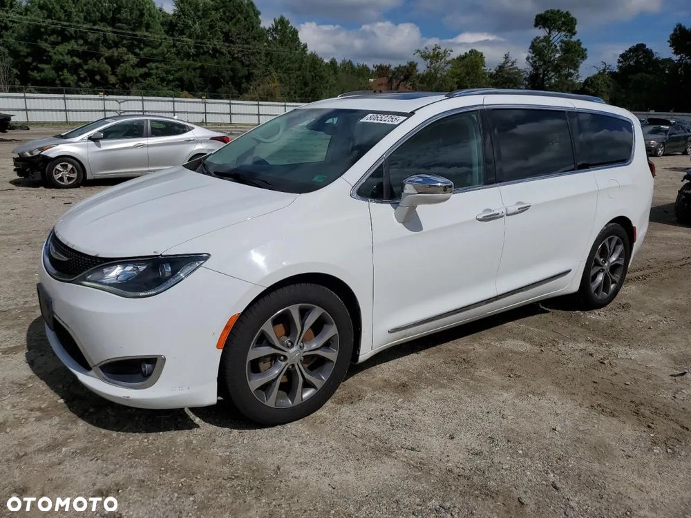 Chrysler Pacifica - 2