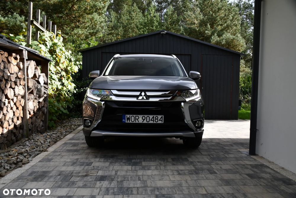 Mitsubishi Outlander - 2