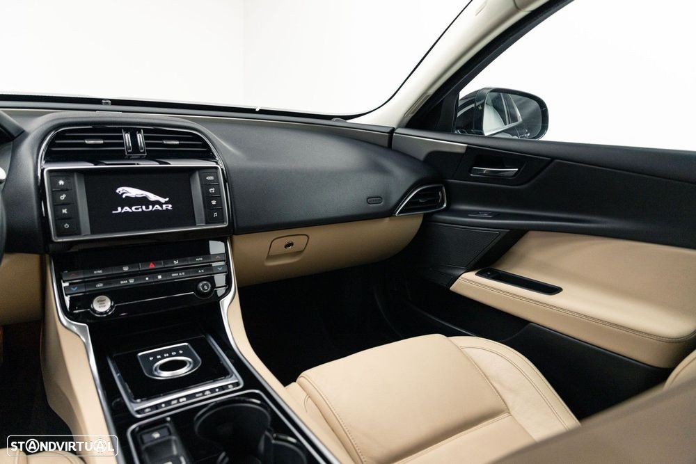 Jaguar XE 2.0 D Prestige Aut. - 18